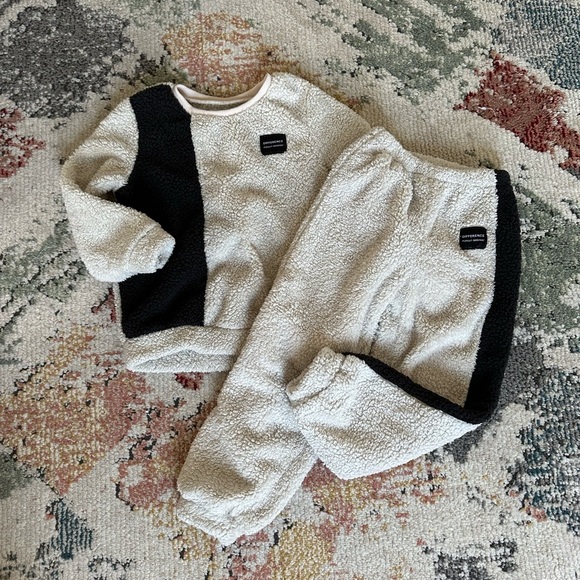 Boutique Boys Sherpa Jogger Sweat Set Pullover Top and Sweatpants EUC size 5/6 - Picture 4 of 10
